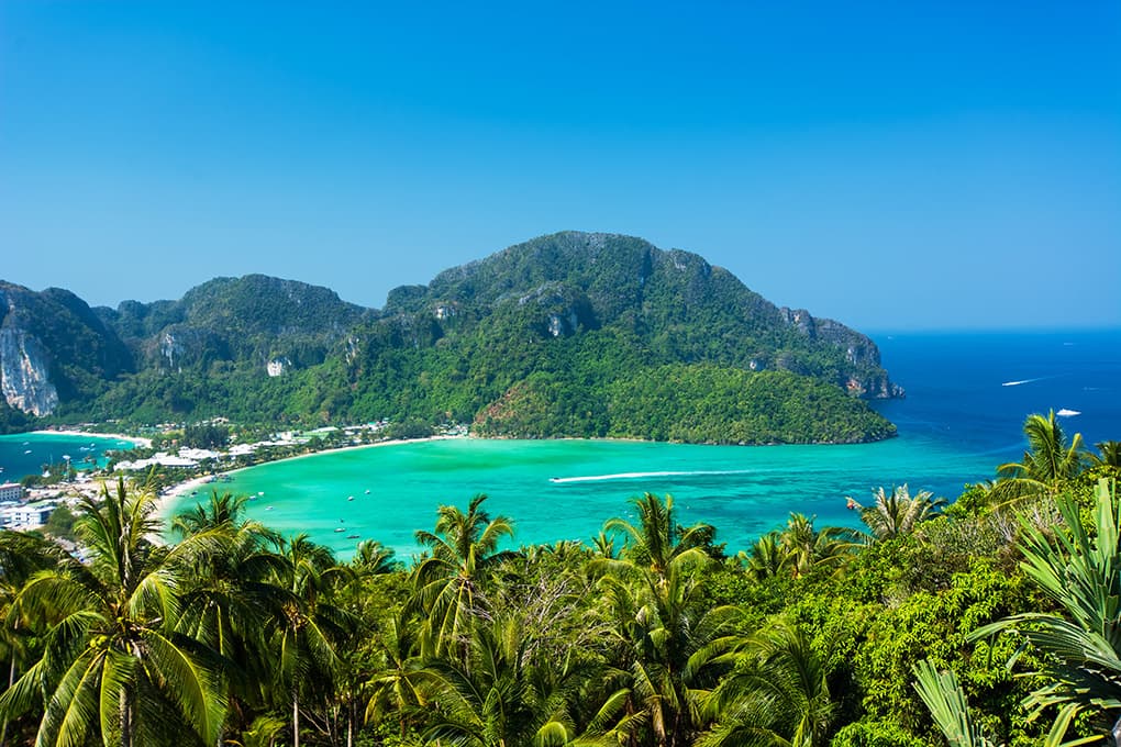 Пляж и коралловый риф в Национальном парке Сирина